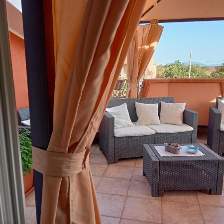 Casa Vacanza Le 2 Isole Suni Eksteriør bilde