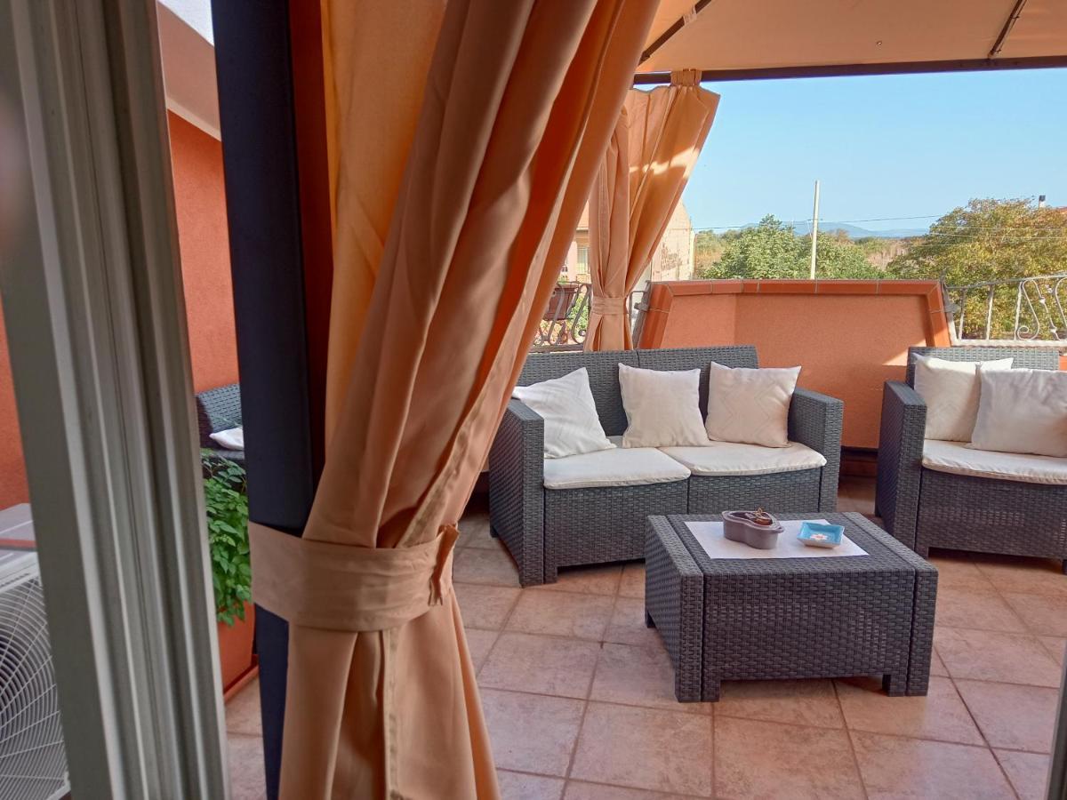 Casa Vacanza Le 2 Isole Suni Eksteriør bilde