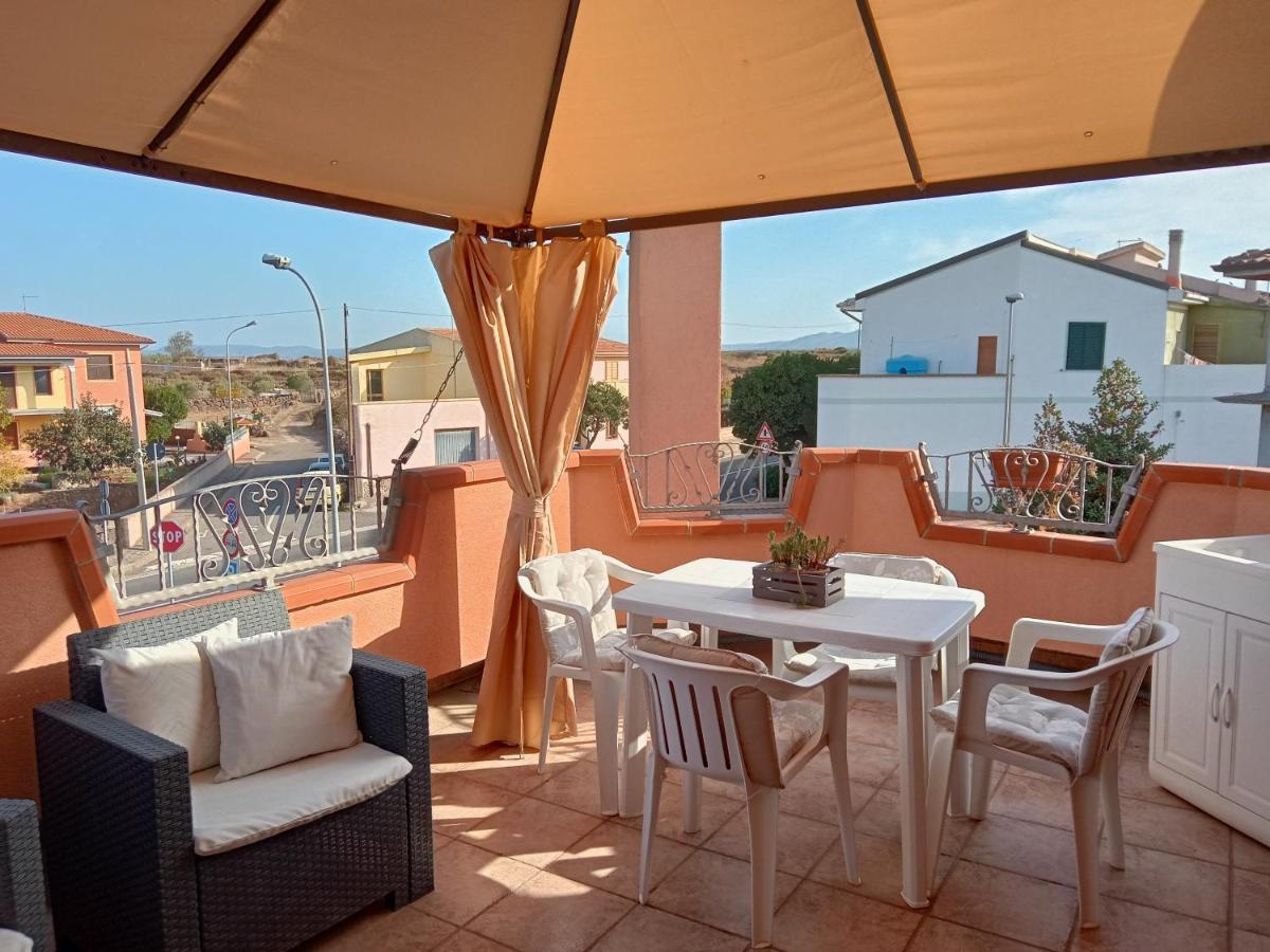 Casa Vacanza Le 2 Isole Suni Eksteriør bilde